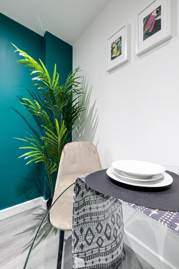 Апартаменты Cosy Modern Apt In Heart Of Stockport - Sleeps 4 Экстерьер фото
